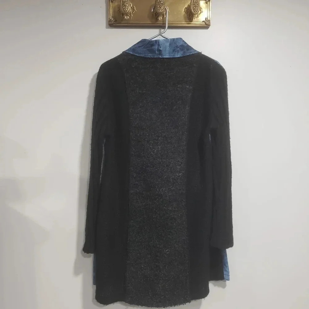 Papa Vancouver Womans  Long Blue/Black Button Down Sweater. - Picture 2 of 9